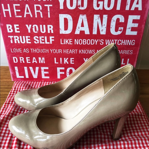 Nine West Women’s Heel Nude - Picture 3 of 8